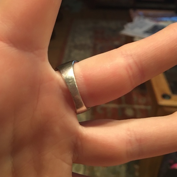 Hammered .925 solver ring - Picture 2 of 4
