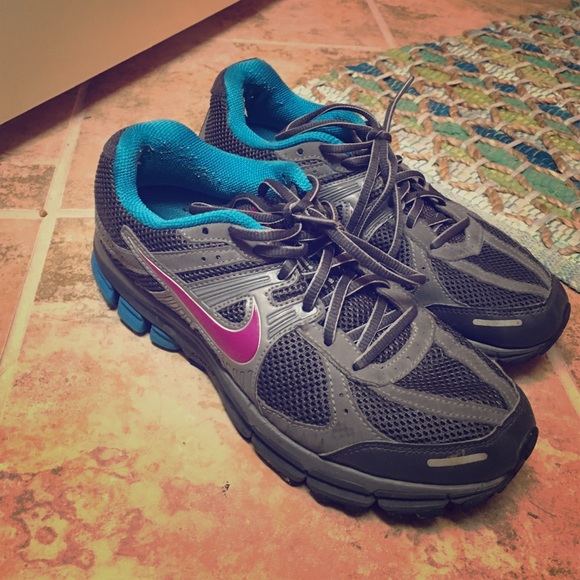 Nike tennis shoes