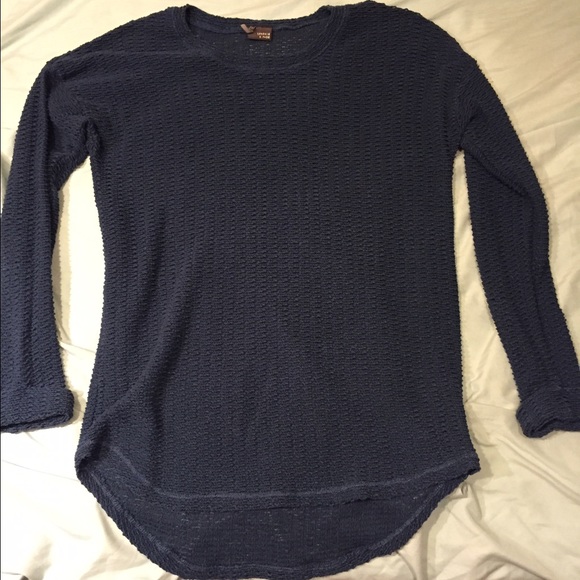 Super cute long sleeve sweater