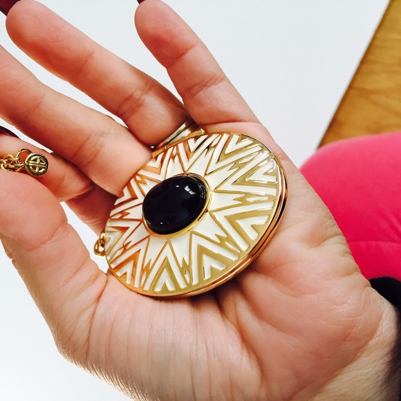 HOUSE OF HARLOW STATEMENT NECKLACE LIMITED EDITION - Picture 2 of 3