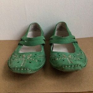 Hush puppies green leather shoe