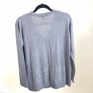 H&M Sweaters - Like NEW H&M fine knit v-neck sweater H&M Sweaters - Like NEW H&M fine knit v-neck sweater