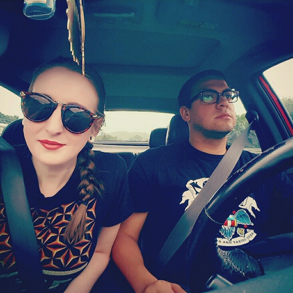 Meet your Poshers, Chris & Amaria - Picture 2 of 8