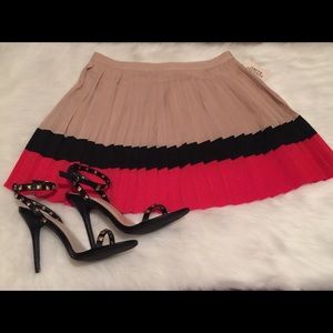 Short Color-block Pleated Skirt