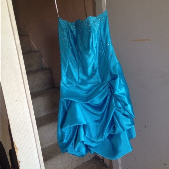 Size Medium Homecoming or Prom Short Gown - Picture 1 of 3
