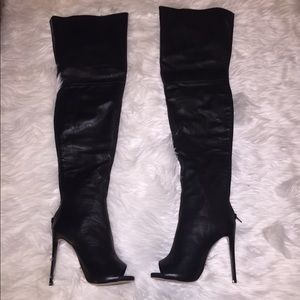 BRAND NEW!! Tony Bianco thigh high boots
