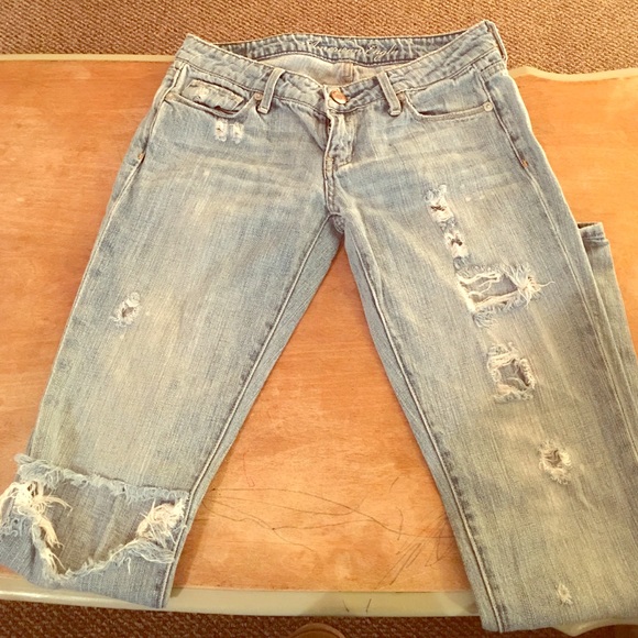 Destroyed jeans
