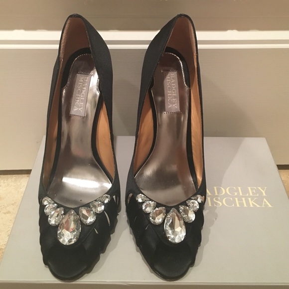 Badgley Mischka black satin pumps