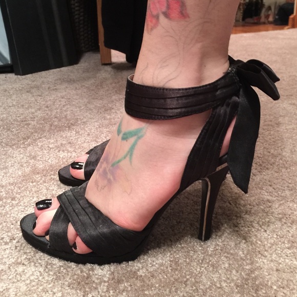 Bakers bow heels size 6.5