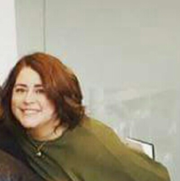 Meet your Posher, Jennifer - Picture 2 of 2