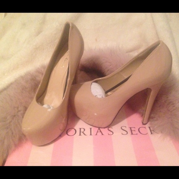 NWT Beige tall & sexy 6in heels, sz 7 1/2