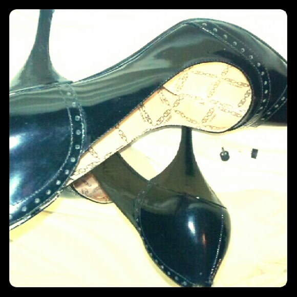 Ladies desiger pumps