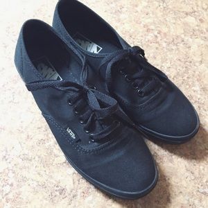 Black Lo Pro Vans