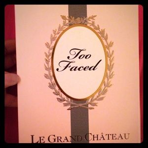 Le Grand Château Limited Edition NWOT 💕