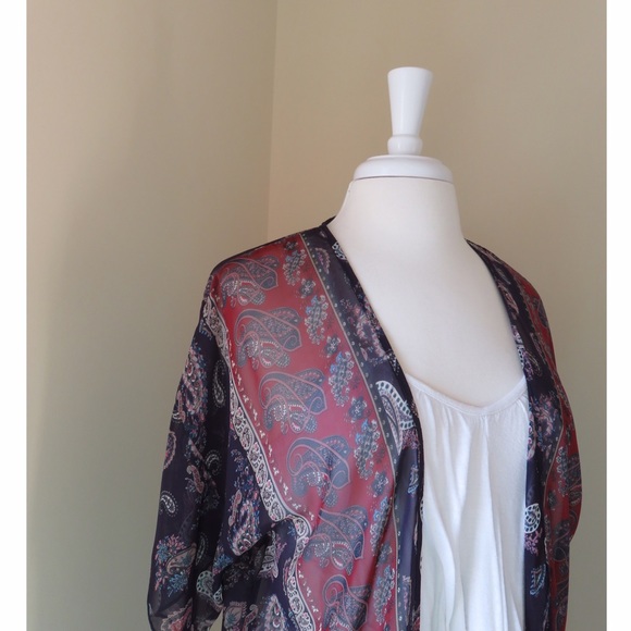 ❗️Weekend Sale❗️❗️LAST ONE❗️Beautiful Navy Kimono - Picture 4 of 4