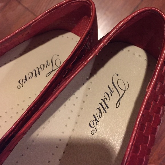 Sold!!! ***Trotters Liz weave leather flats - Picture 4 of 4