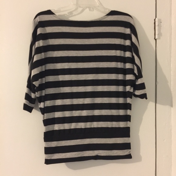 ❗️FINAL MARKDOWN❗️Cute Black and Gray Top - Picture 2 of 2