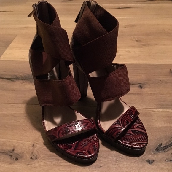Donald J Pliner Sandal