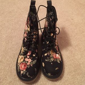 Super cute floral print work boots