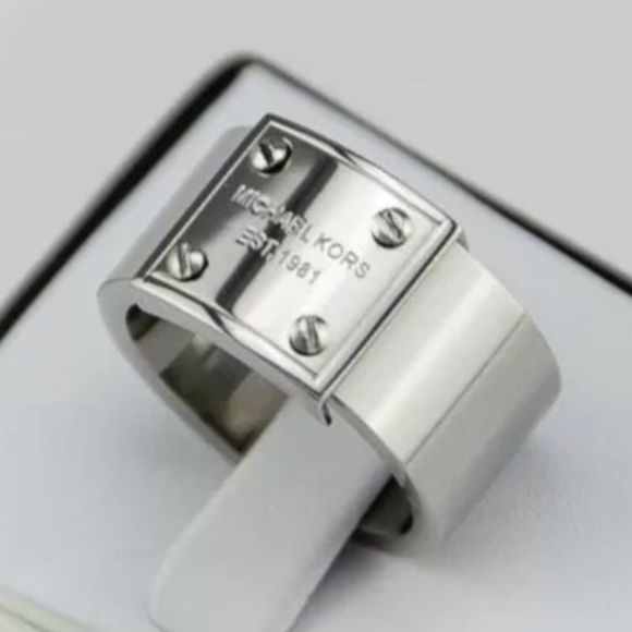 Michael kors logo plaque ring Clearance