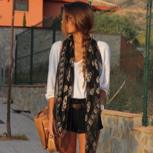 Black Lightweight Skull Scarf