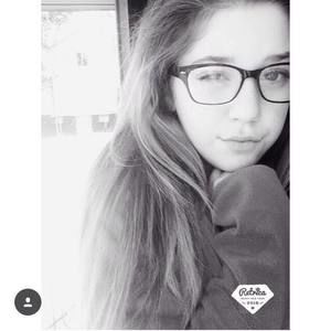 Meet your Posher, Devyn