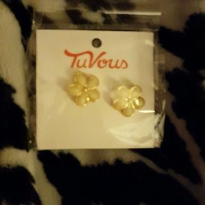 Very cute earrings (never opened)