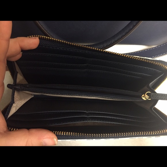 Michael Kors Jet Set Large Zip Around Wallet - Picture 2 of 2