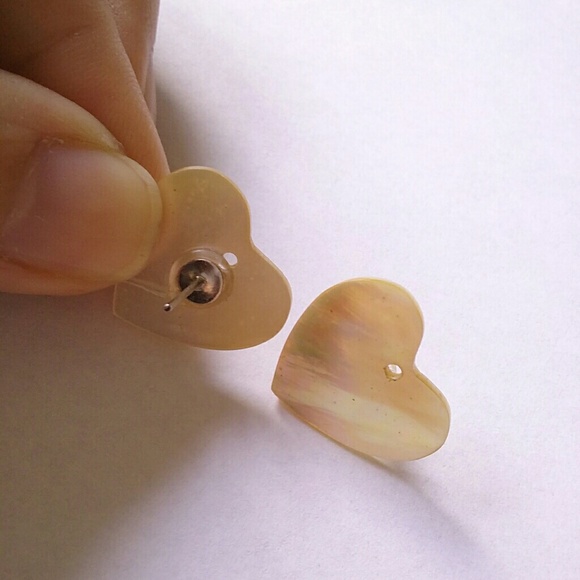 Heart shell earrings - Picture 3 of 7