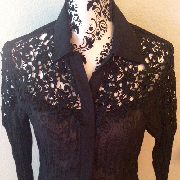 šBlack Lace yoke crinkle organza button up blouse - Picture 4 of 4