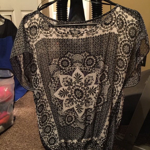 Black and white fly away short sleeved blouse - Picture 1 of 1