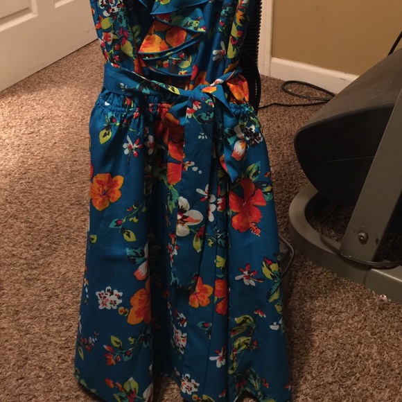 Flower dress with ruffles and waist belt - Picture 2 of 4