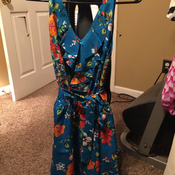 Flower dress with ruffles and waist belt - Picture 3 of 4