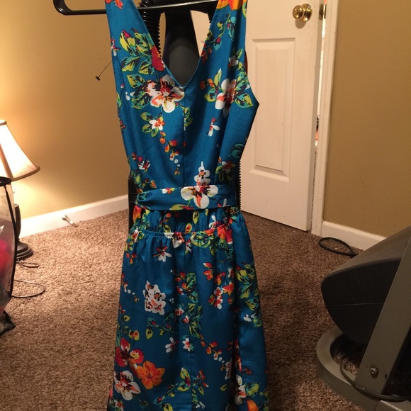 Flower dress with ruffles and waist belt - Picture 4 of 4