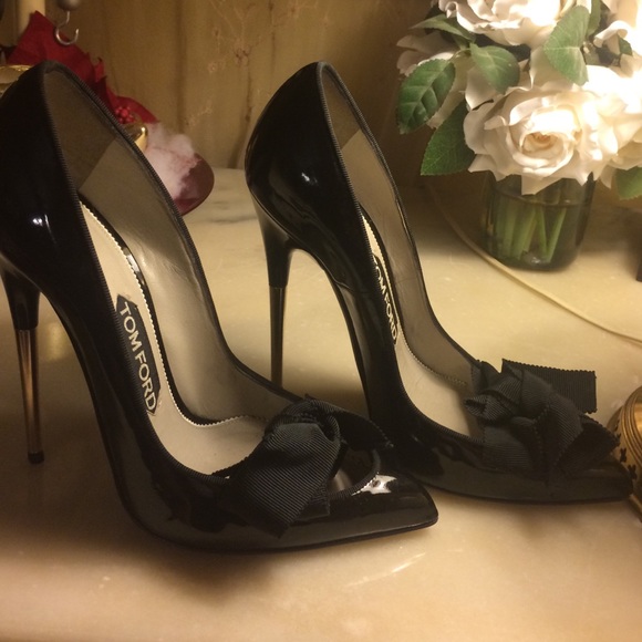 Tom Ford Bow front heels 37! 1 wk only! - Picture 2 of 4