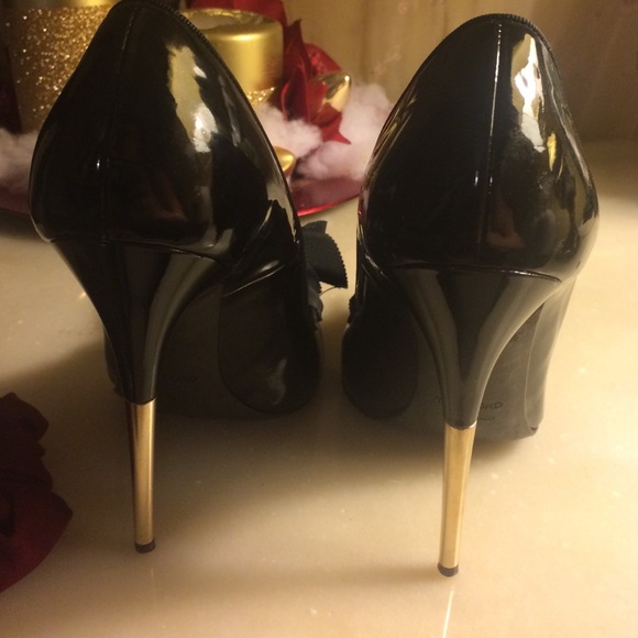 Tom Ford Bow front heels 37! 1 wk only! - Picture 3 of 4