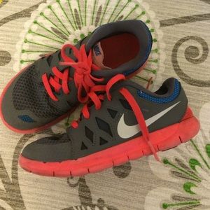 Nike free 5.0 youth shoes size 13