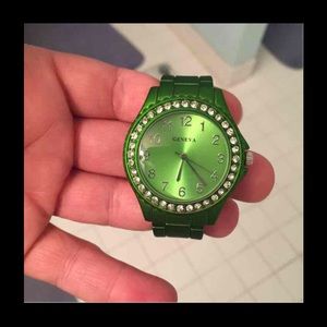 Price dropped ⬇️ ⬇️ Dark green watch