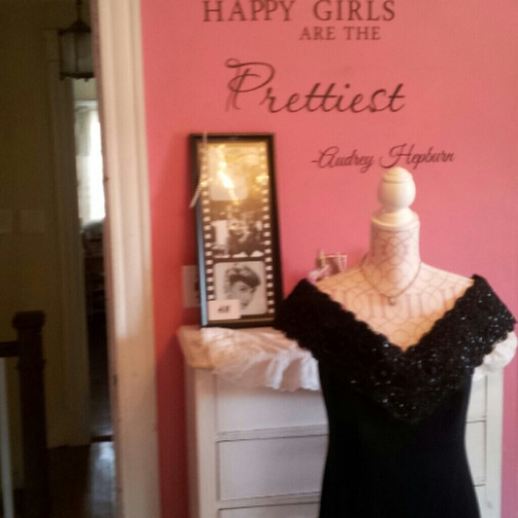 Dresses & Skirts - Nikki Original dress
