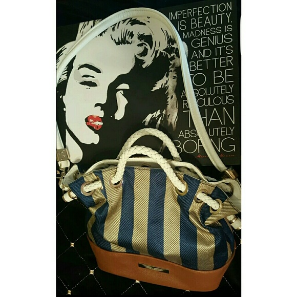 NEW BEAUTIFUL IVANKA TRUMP PURSE!!!