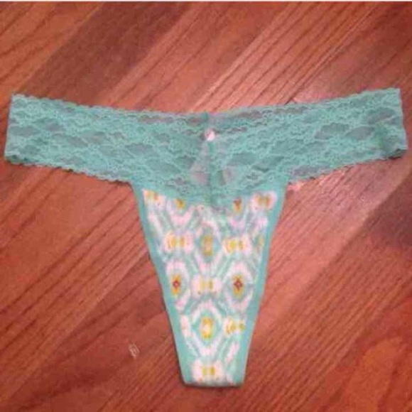 💋 Flirty Victoria's Secret Thong 💋 - Picture 1 of 1