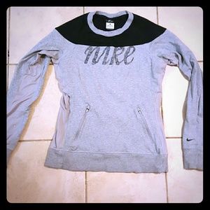 NIKE sweatshirt with zip pockets