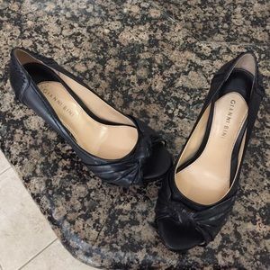 Beautiful Gianni Bini black heels!