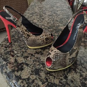 Stunning Rock & Republic snake print heels!