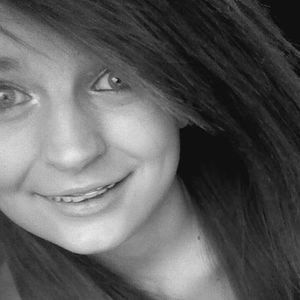 Meet your Posher, Larissa