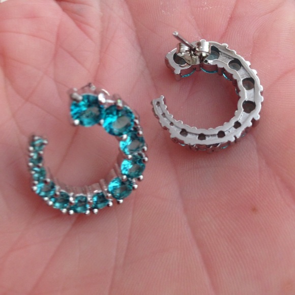 💯% Aquamarine 925 Sterling Silver stud earrings🎀 - Picture 3 of 3