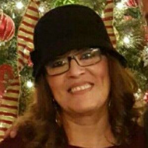 Meet your Posher, Adela