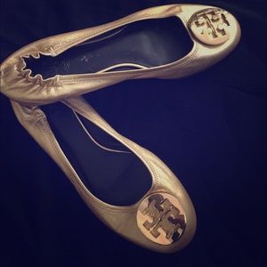 TORY BURCH GOLD LEATHER FLATS