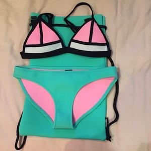Triangl mint green bikini set