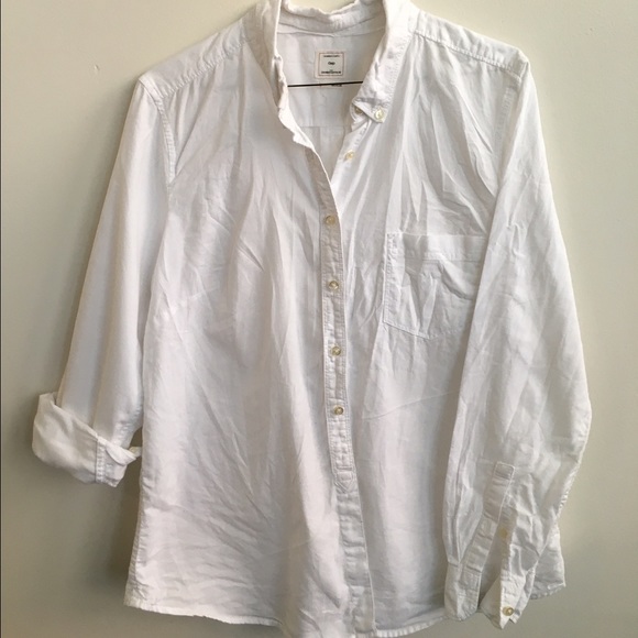 Gap Shrunken Boyfriend Button Up